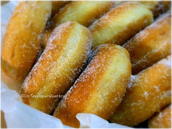 Le ciambelle dolci conosciute anche con il nome di graffe sono tipiche del periodo di Carnevale e risultano particolarmente soffici con le patate