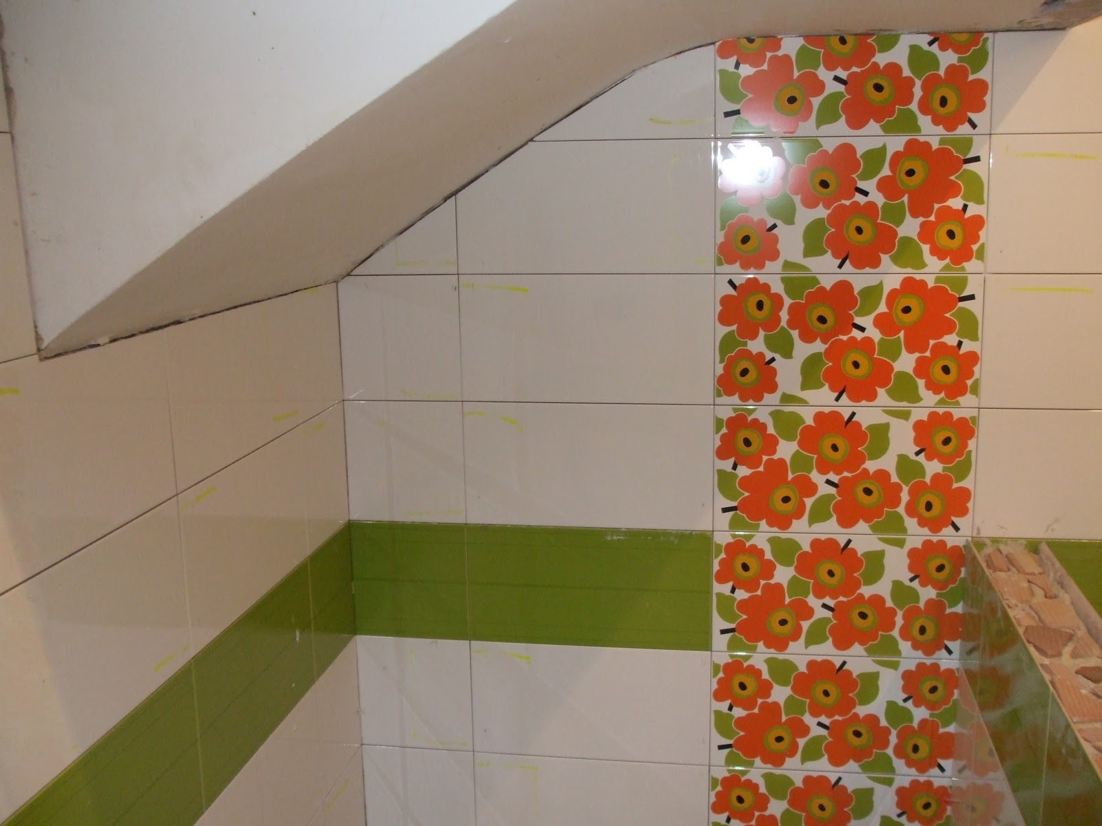 AZULEJOS, ALICATADOS Y ALICATADORES.: ALICATADO DE ADOSADO EN BELLAVISTA.