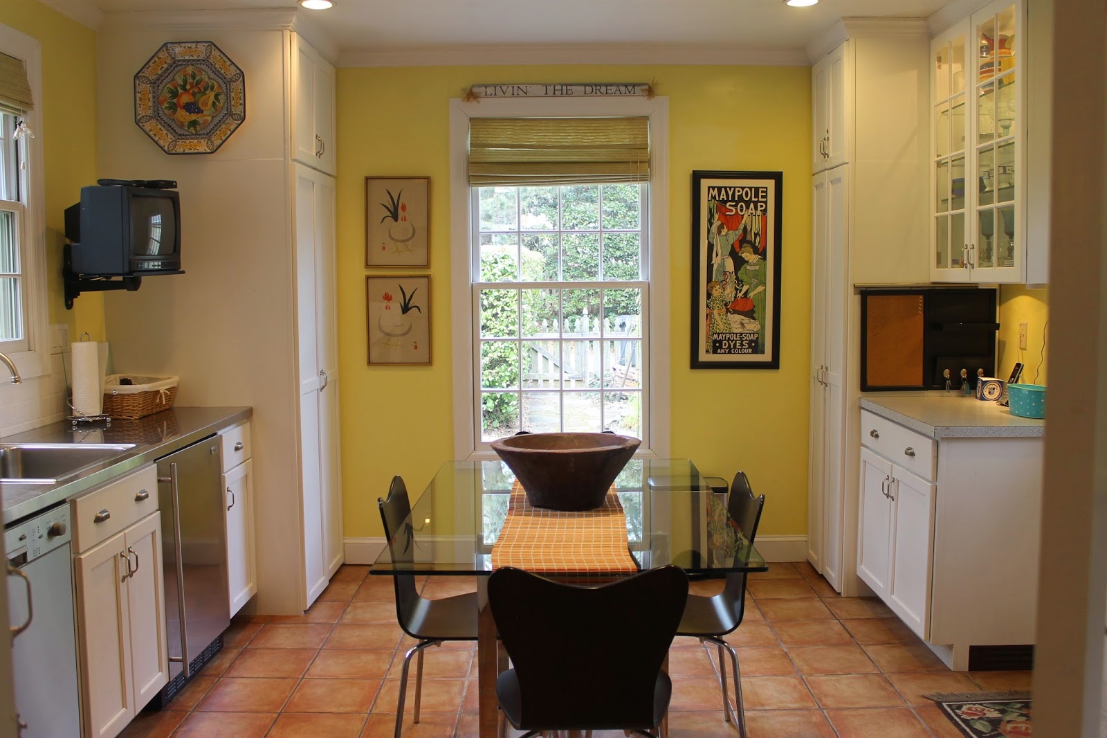 B'more Bungalow Window Shopping.....