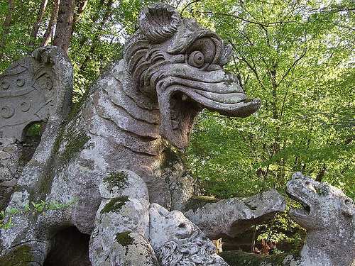 18+ Bomarzo Sacro Bosco Background