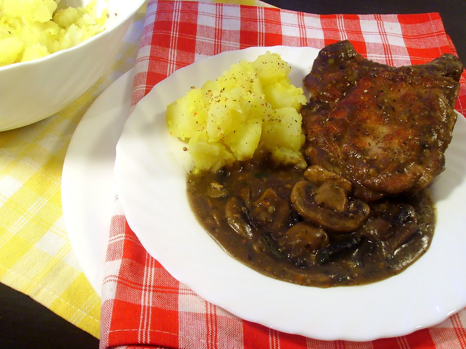 Angellove's Cooking Котлети в сос от тъмна бира и гъби / Pork