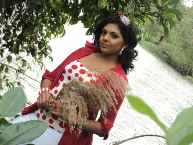 Sri lankan actress Nirosha Thalagala photo