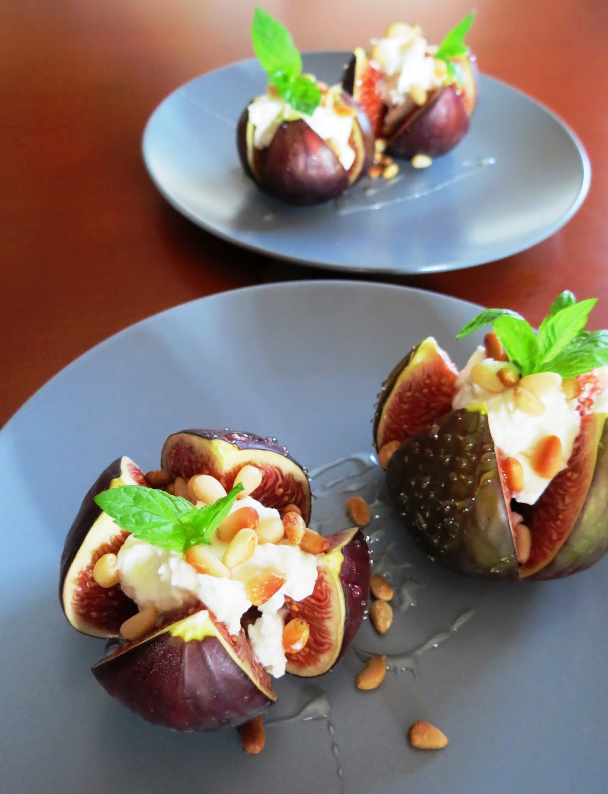 Jak u Magdy, blog o jedzeniu Świeże figi z kozim twarożkiem, miodem i