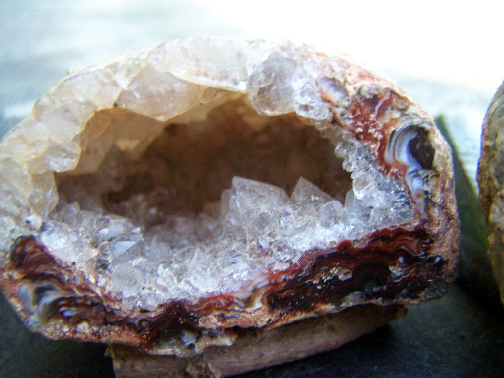 Completely new mineral discovered Putnisite