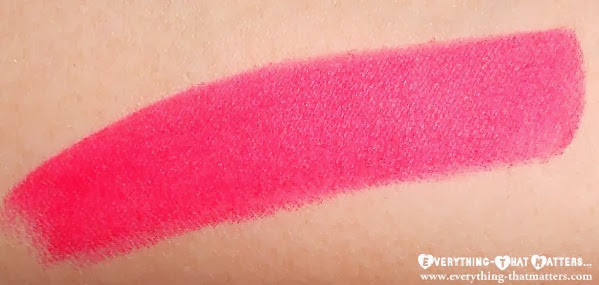 MAC Retro Matte Lipstick "Relentlessly Red": Swatches, Review And LOTD MAC+Retro+Matte+Lipstick+ RelentlesslyRed+Swatch+Review+Pictures+ETM