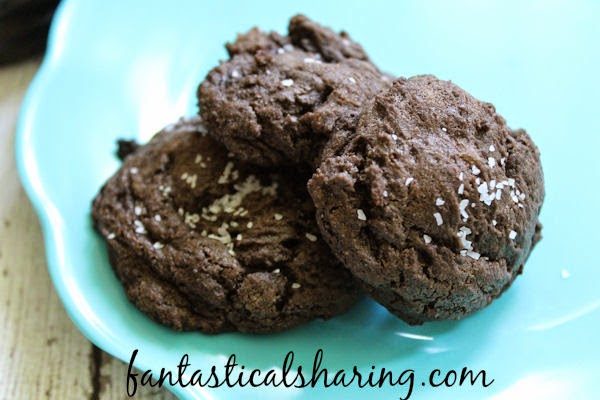 Salted Mudslide Cookies | Sweet chocolate chunks, a little coffee liqueur, and a sprinkle of sea salt on top make up this magical cookie! #recipe #kahlua #cookies