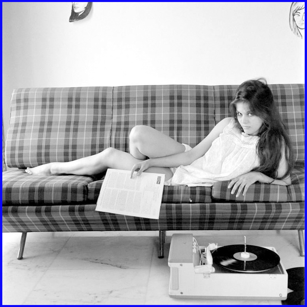 http://1.bp.blogspot.com/-0XhW53Tv-Rw/T_KcvJMk0yI/AAAAAAAAYV8/RfnnyUDL_1E/s1600/Claudia%2BCardinale%2BWarm%2BChills%2B7986575.jpg