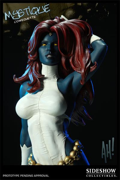 This is one of my favorite version of Mystique cosplay