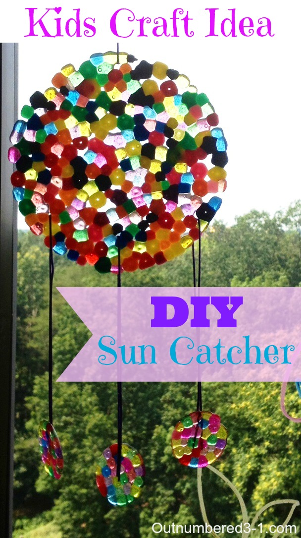 Crafting with beads is such fun for the little ones, and you can use any assortment of plastic beads to make these easy diy suncatchers.