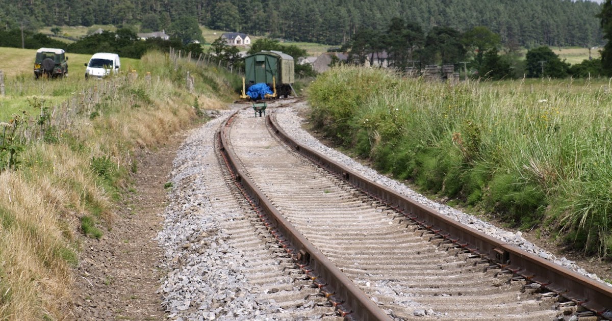 Railway track are made up of which iron Mualsambel