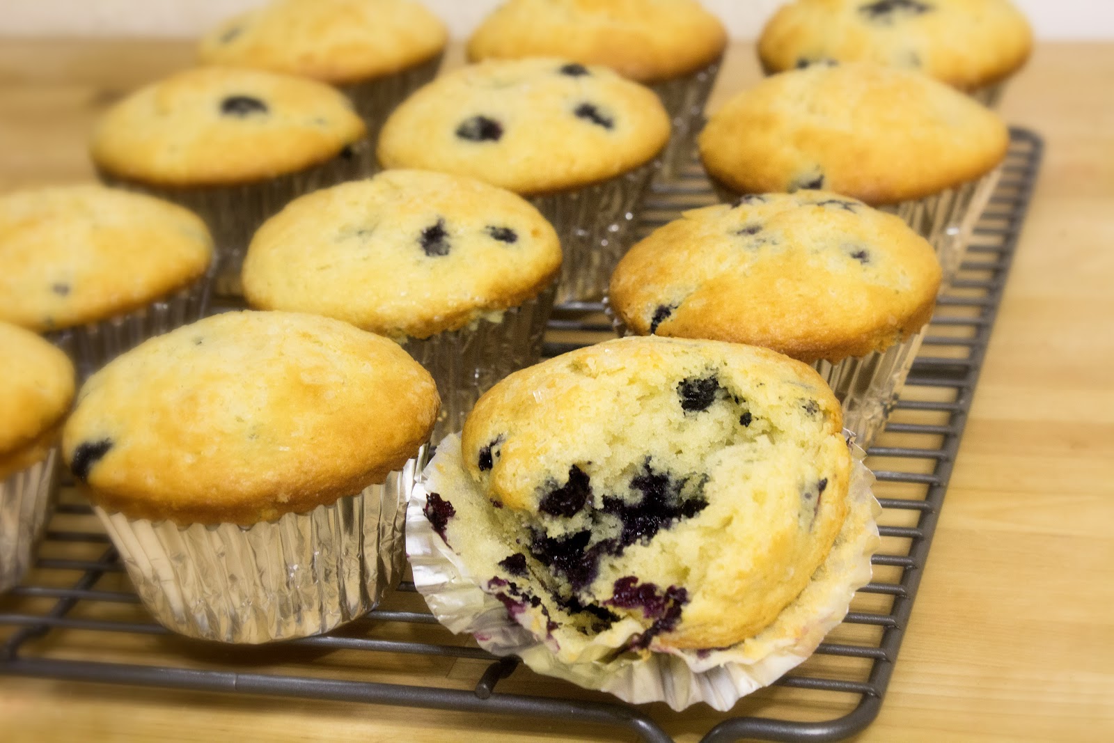 HACHI PATISSERIE Blueberry Muffins