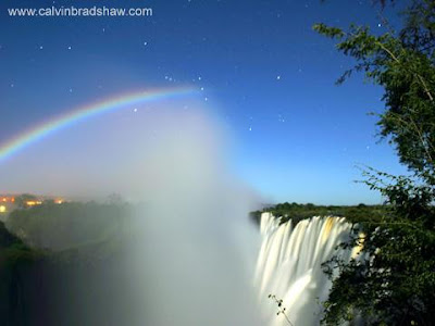 月虹 月光下的彩虹(優勝美地看「月虹」 月光下的彩虹)