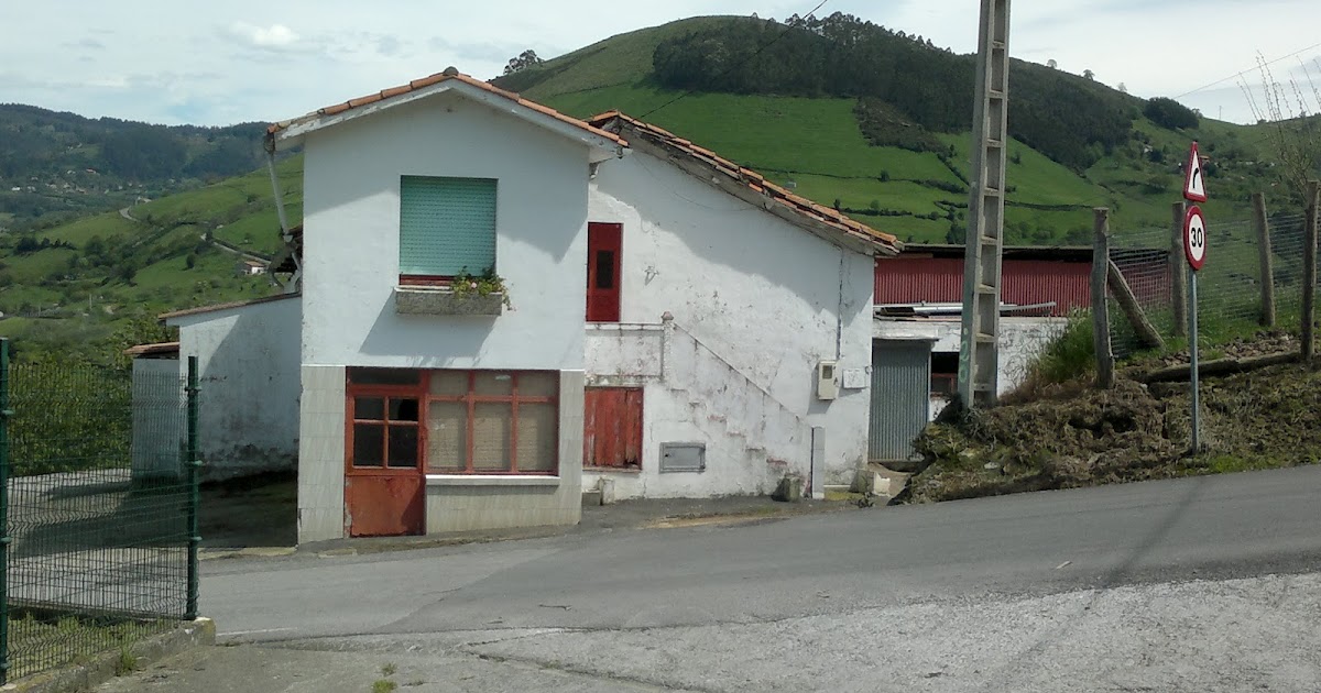 Desdelpicu: Una casa en blanco y negro