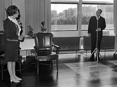 25 Jarig ambtsjublileum van Juffouw G. Roosje in juni 1972
