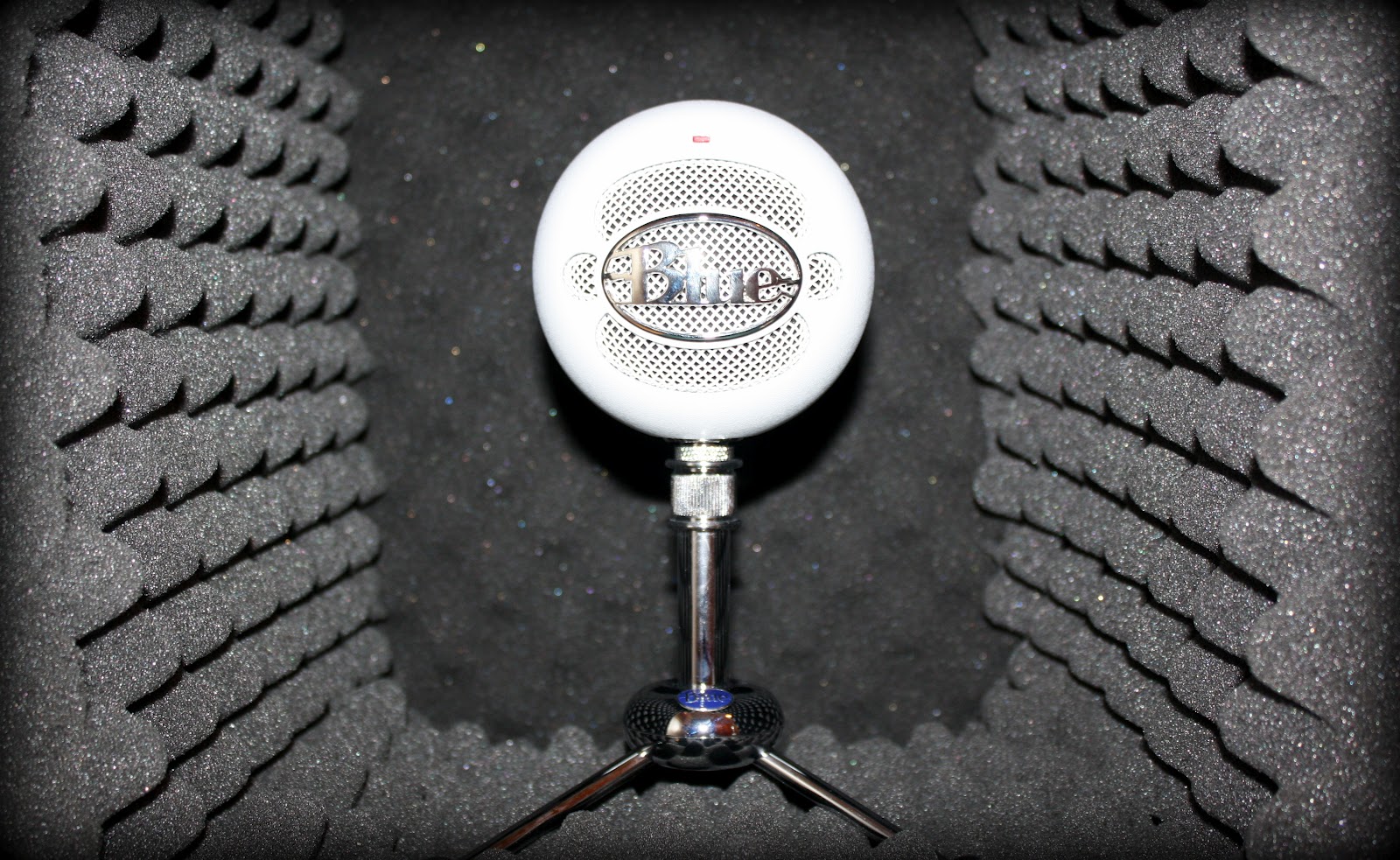 Lots of background noise, seeking better mic. Found a few, please any