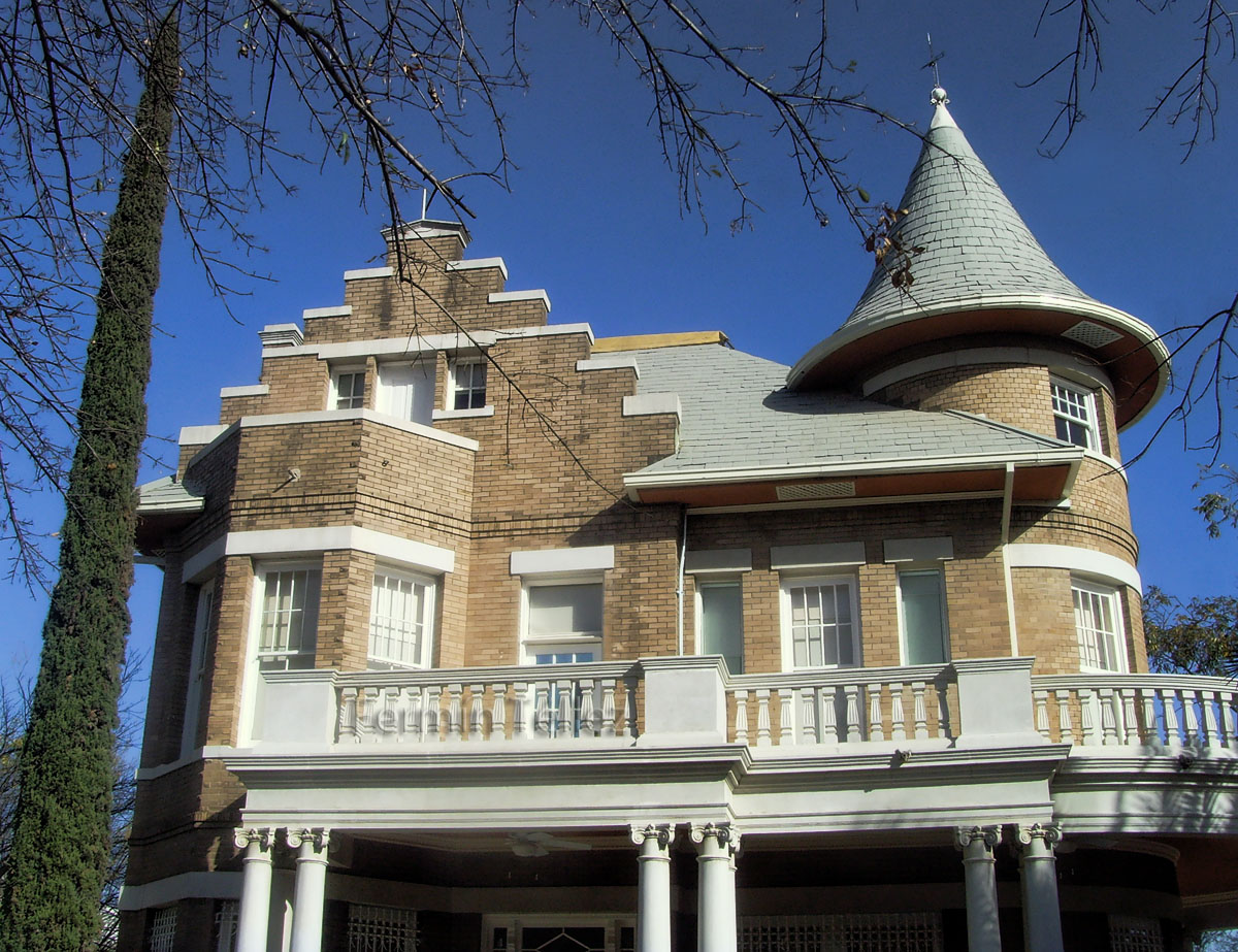 Monterrey, México Casa universitaria del libro