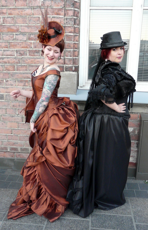 Bones And Lilies How To Make A Victorian Bustle Skirt The Easy Way