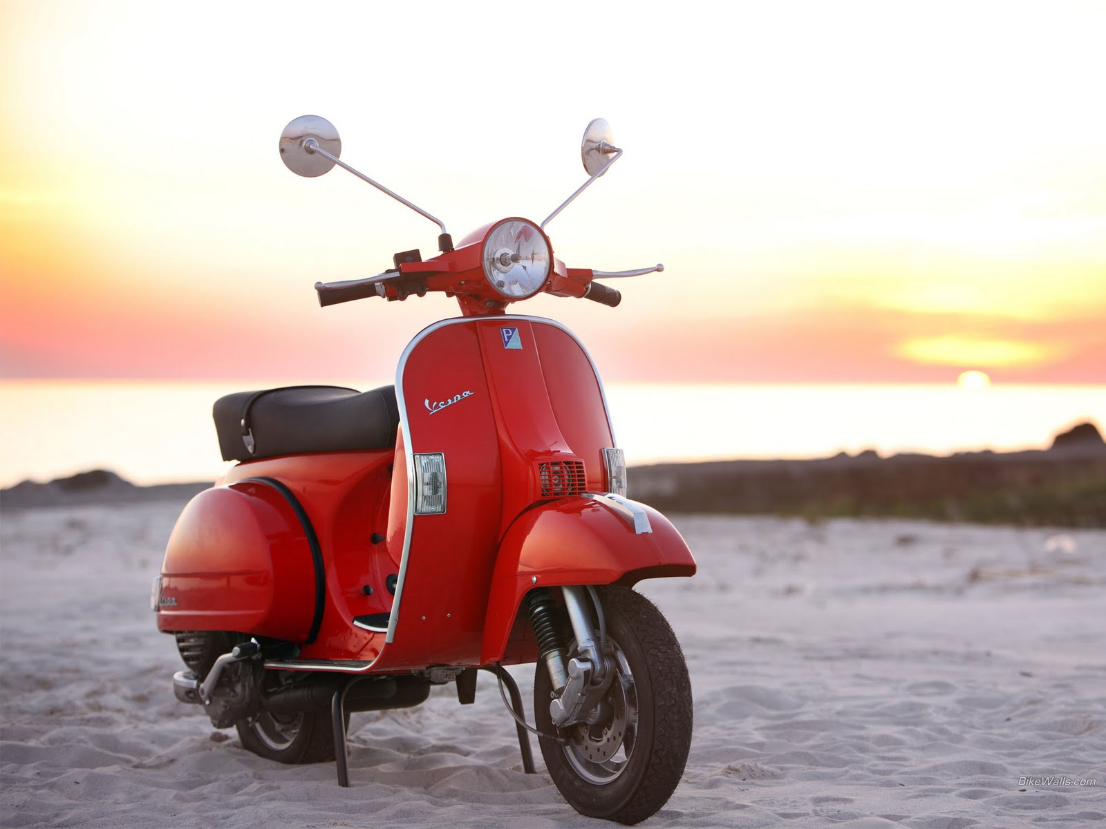 http://1.bp.blogspot.com/-0gILpzQMmFs/Tj_9BuCQ7QI/AAAAAAAAAOI/b56rS_Rpq6U/s1600/Vespa_PX_125a_2011_11_1024x768.jpg