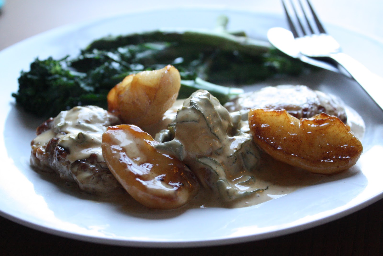 How to make pork medallions with apple cider sauce (The French Kitchen