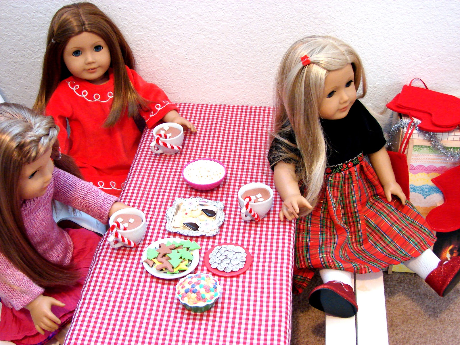 American Girl Doll Play The Dolls are Getting Ready for Christmas!