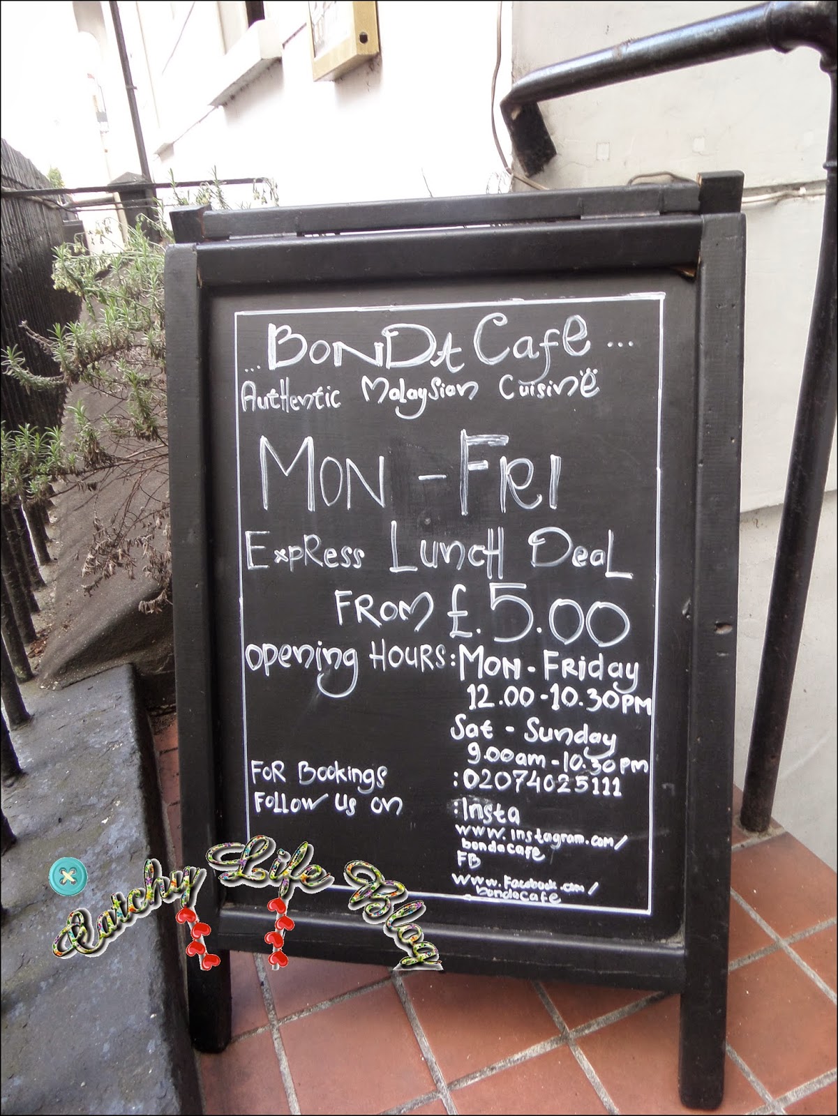 Catchy life : bonda cafe meeting 9 years apart seseri friend! :d