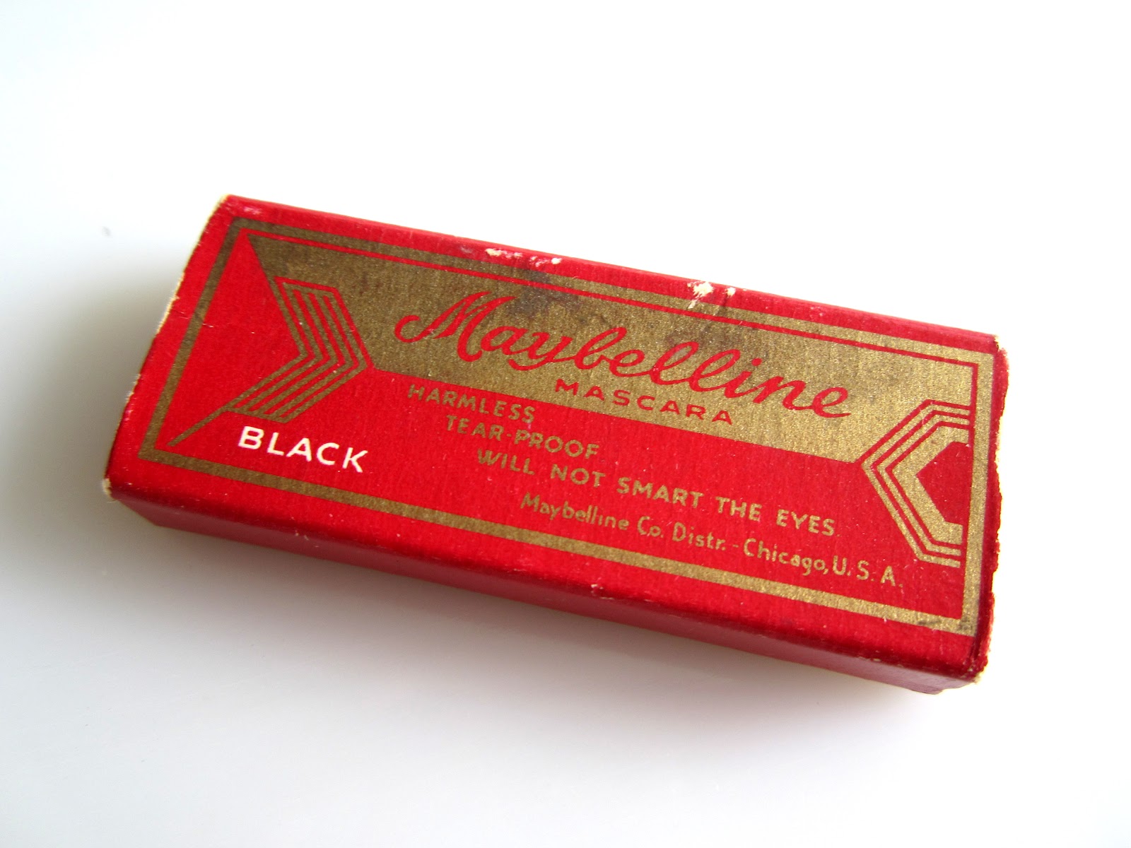 Eating Lipstick 1930s Vintage Maybelline Cake Mascara!