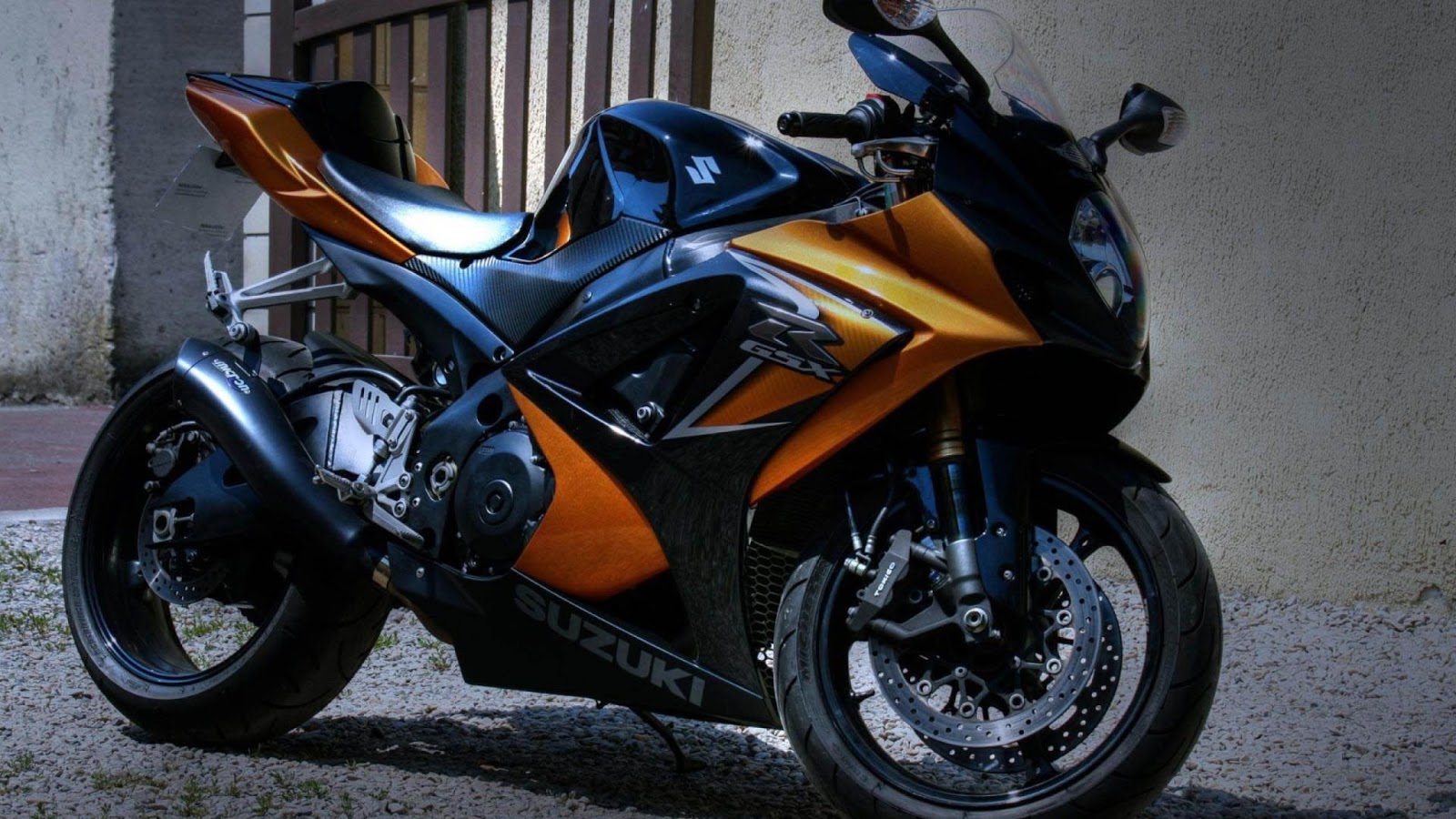 Suzuki GSXR 1100 Motorbike  1440x2560