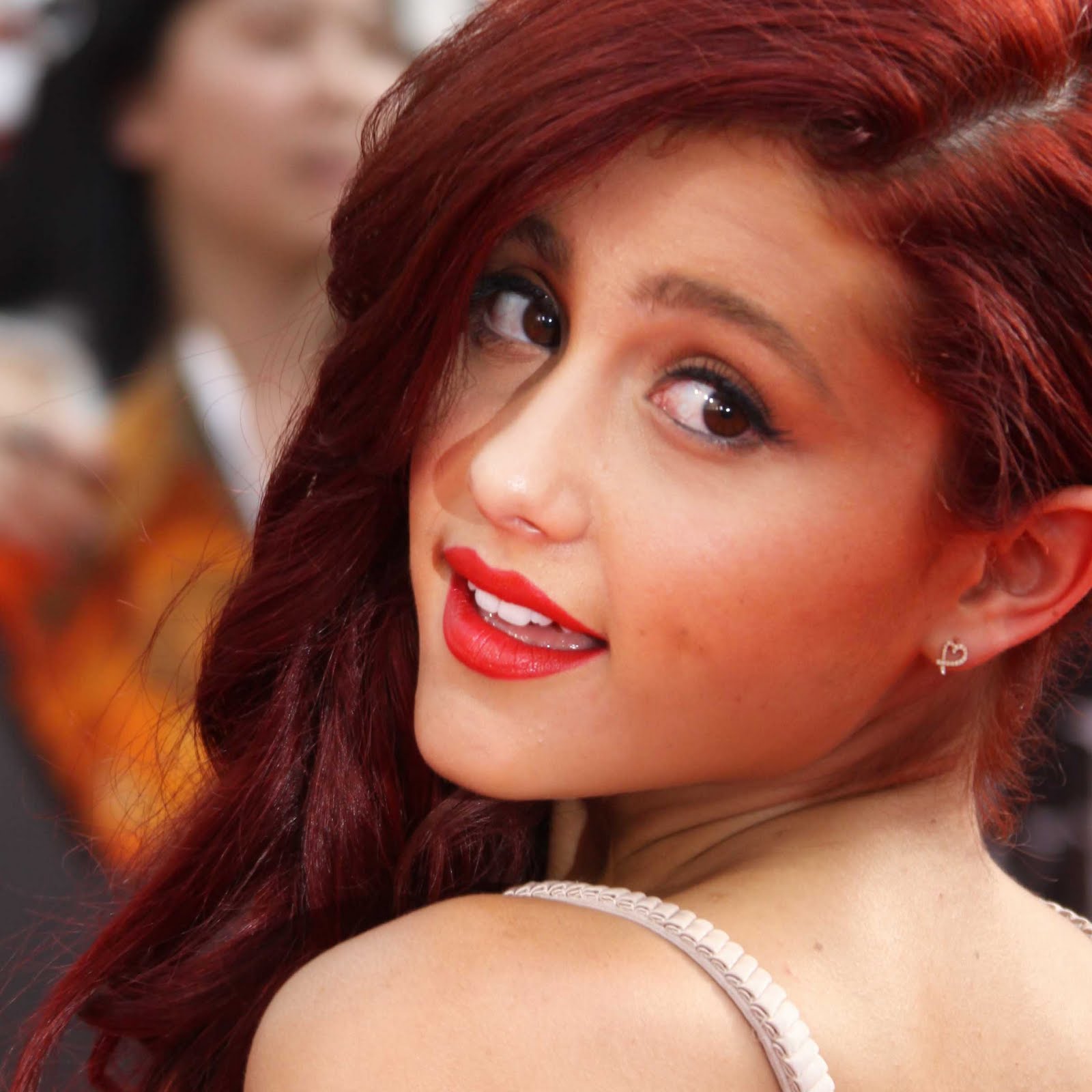 Lost in Sensless Sensability.: Ariana Grande Icons.