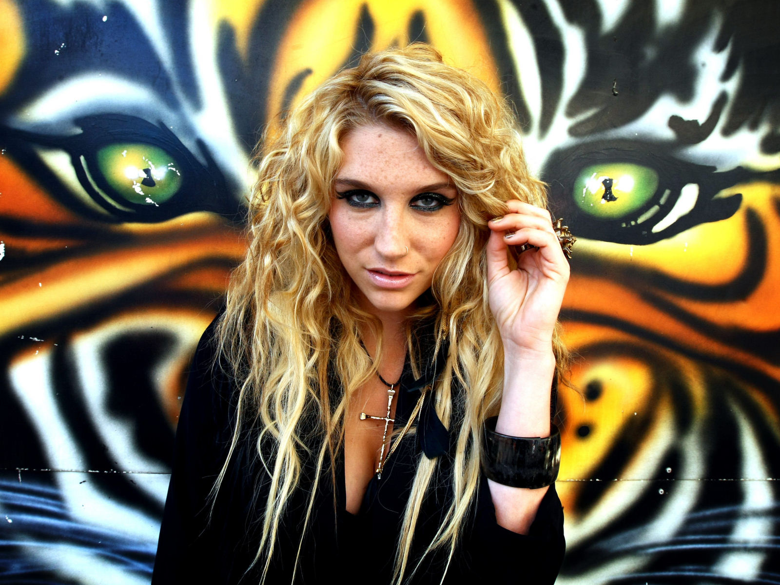 http://1.bp.blogspot.com/-0p_UP7xrKtQ/Thxy8f0NBkI/AAAAAAAABSw/MC7BotRKRHA/s1600/Kesha-004-1600x120021902.jpg