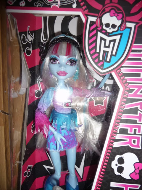 Im Late to the Conversation but, did anybody else also think for the price  point she shouldve gotten the torso joint?? since shes an acrobat : r/ MonsterHigh