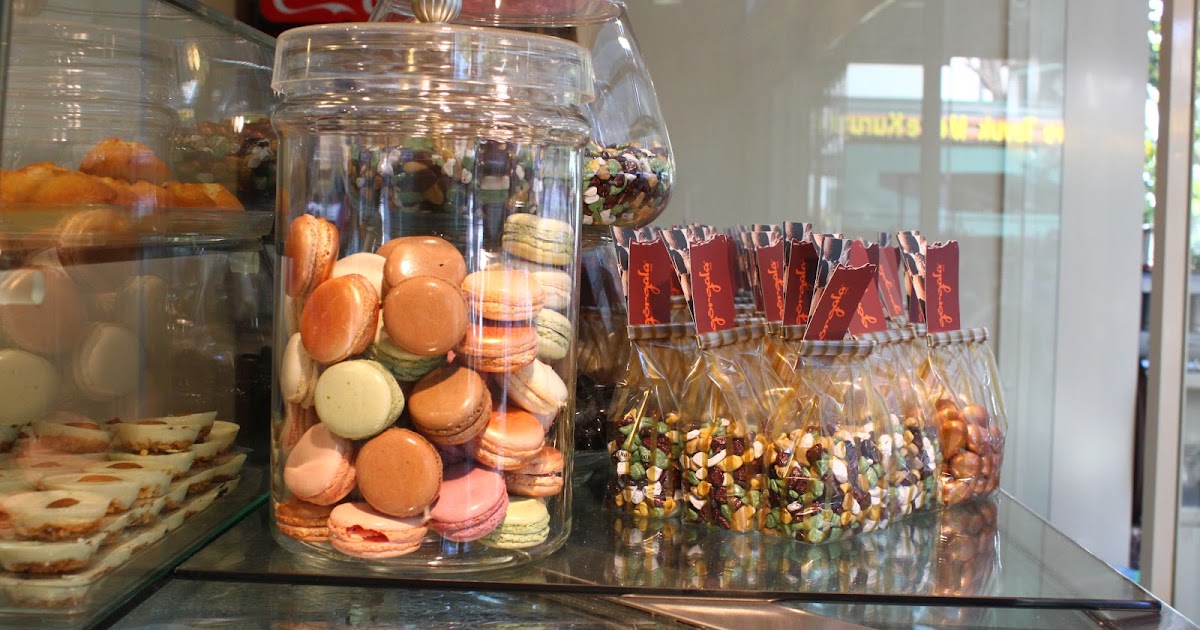 Görgülü Pastanesi she likes travelling