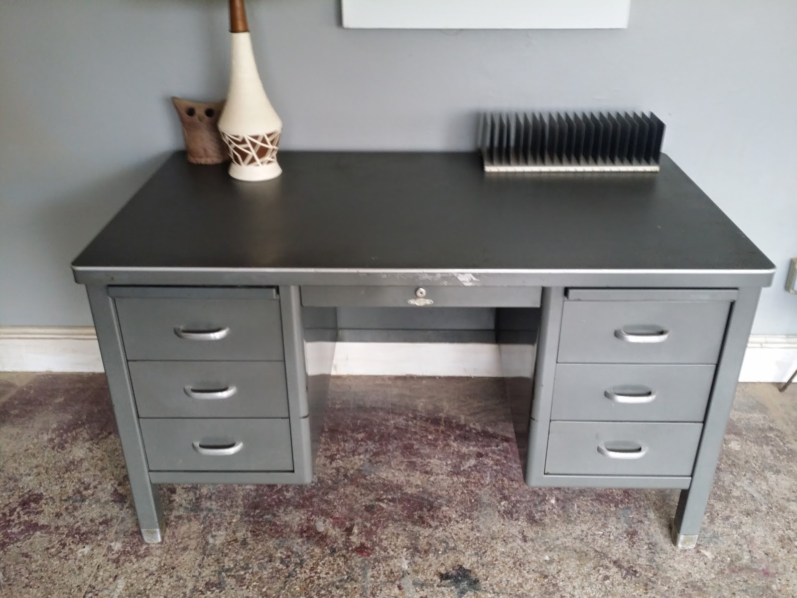 Vintage Ground Retro Tanker Desk