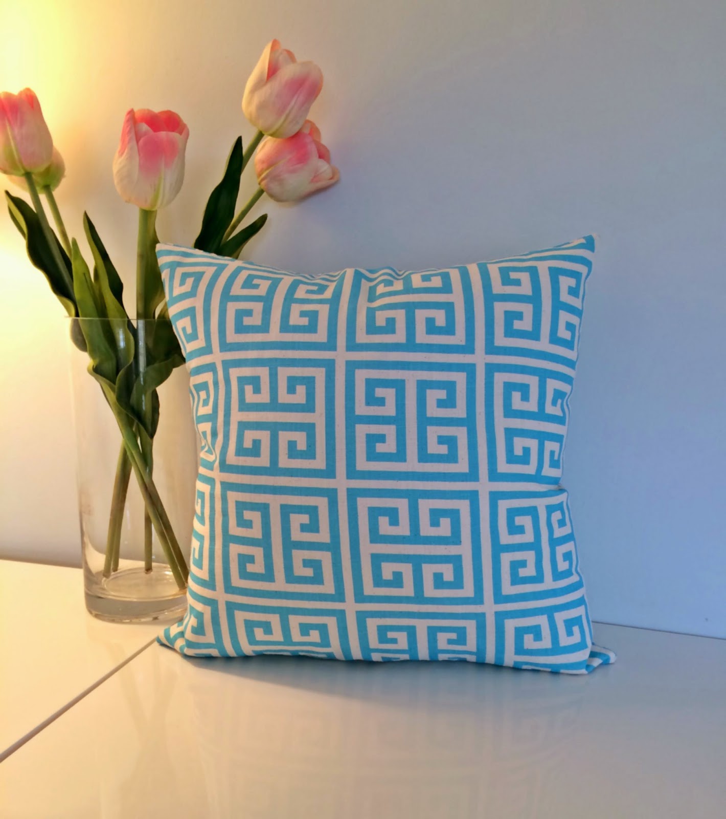E. Olsen Designs Pillow Sham with a Zipper Tutorial