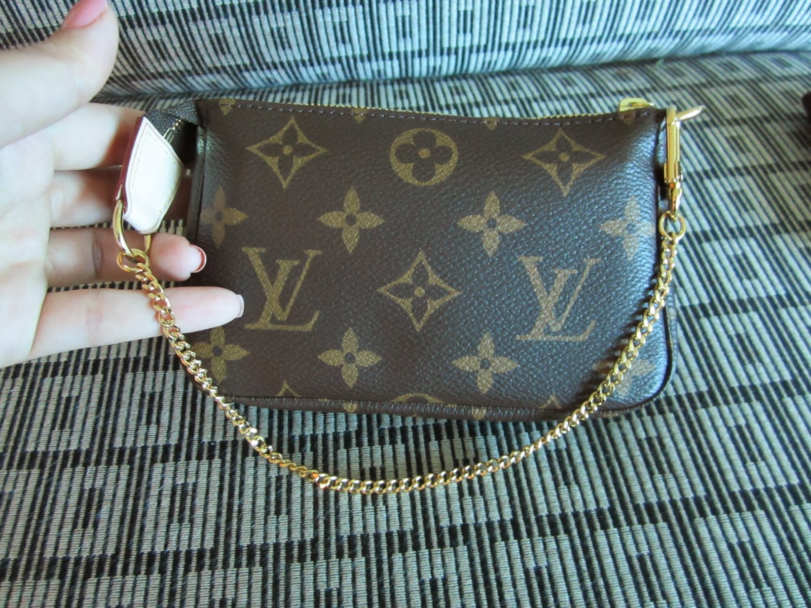 Louis Vuitton Silm Purse Unboxing, Specs and What Fit's Inside
