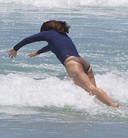 At New South Wales, Australia on Saturday, December 27, 2015, Princess Mary went barefoot in a brown bikini with a dark top to slenderize her positive activity alongside the husband of Denmark Prince, Frederick and their 4 childrens.