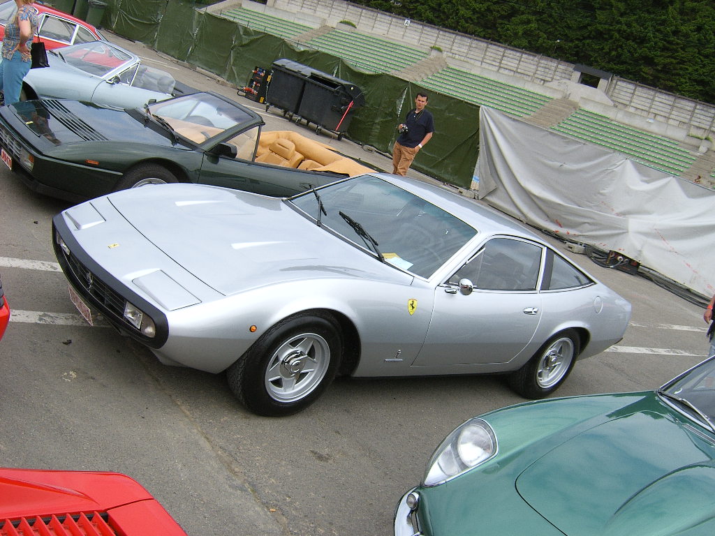 driek2 365 gtc 4 de clown onder de ferrari s