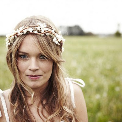 This 20's inspired headpiece is elegant and beautiful