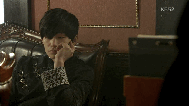 http://1.bp.blogspot.com/-12FTko8957k/UzrnuqTcdkI/AAAAAAAAAjk/-1BR-IJcjLU/s1600/mo-face-palm-age-of-feeling-episode-21.gif