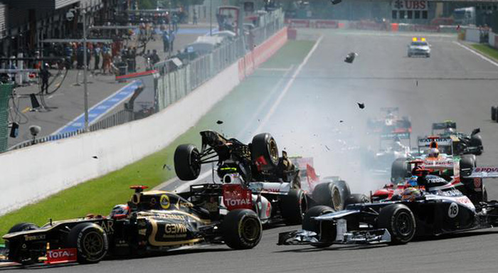 Francês provoca acidente e tira Hamilton e Alonso de GP – VEJA AS FOTOS