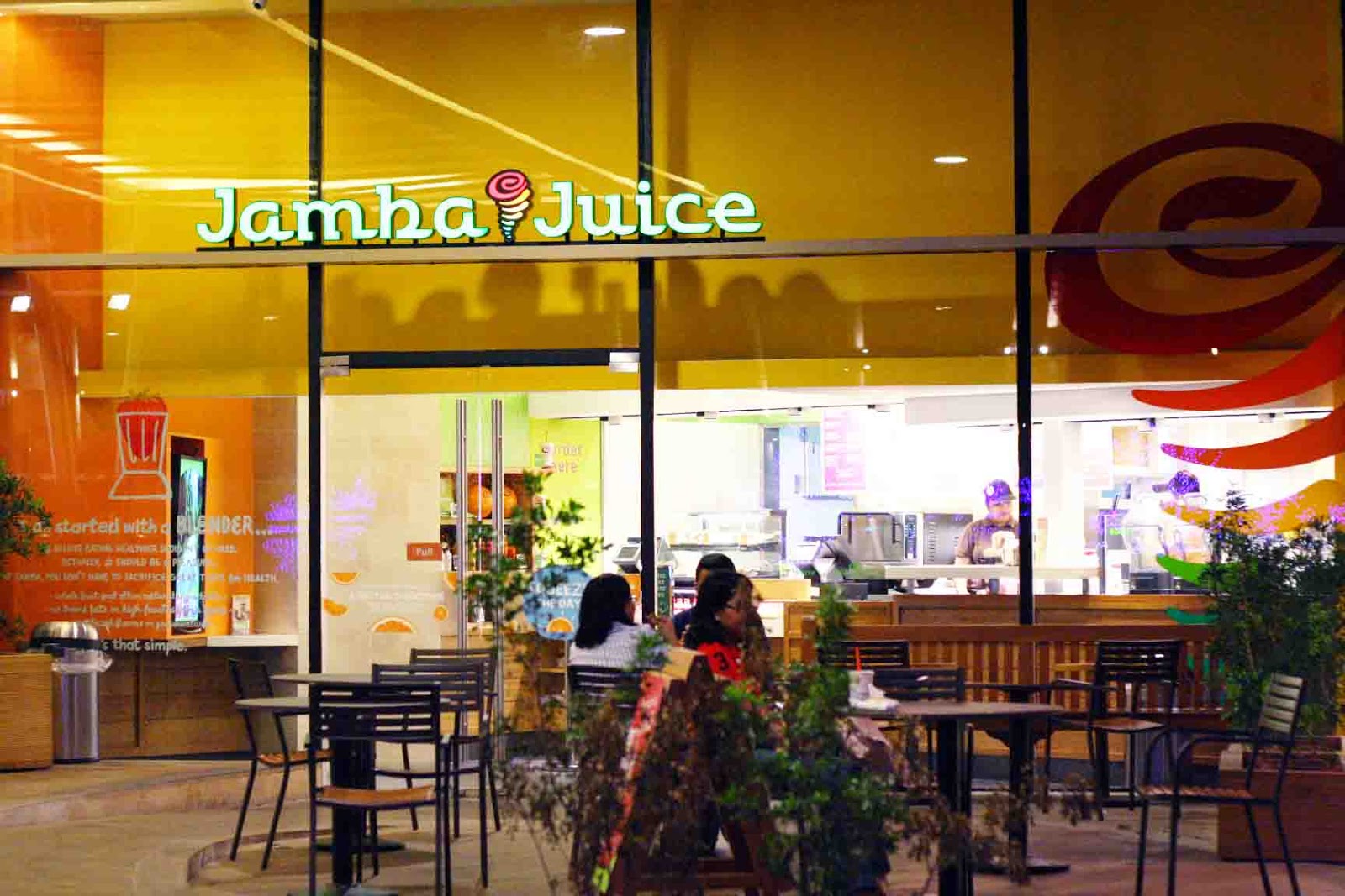 Jamba Juice Blending Jambalicious Drinks at Robinson's Magnolia The