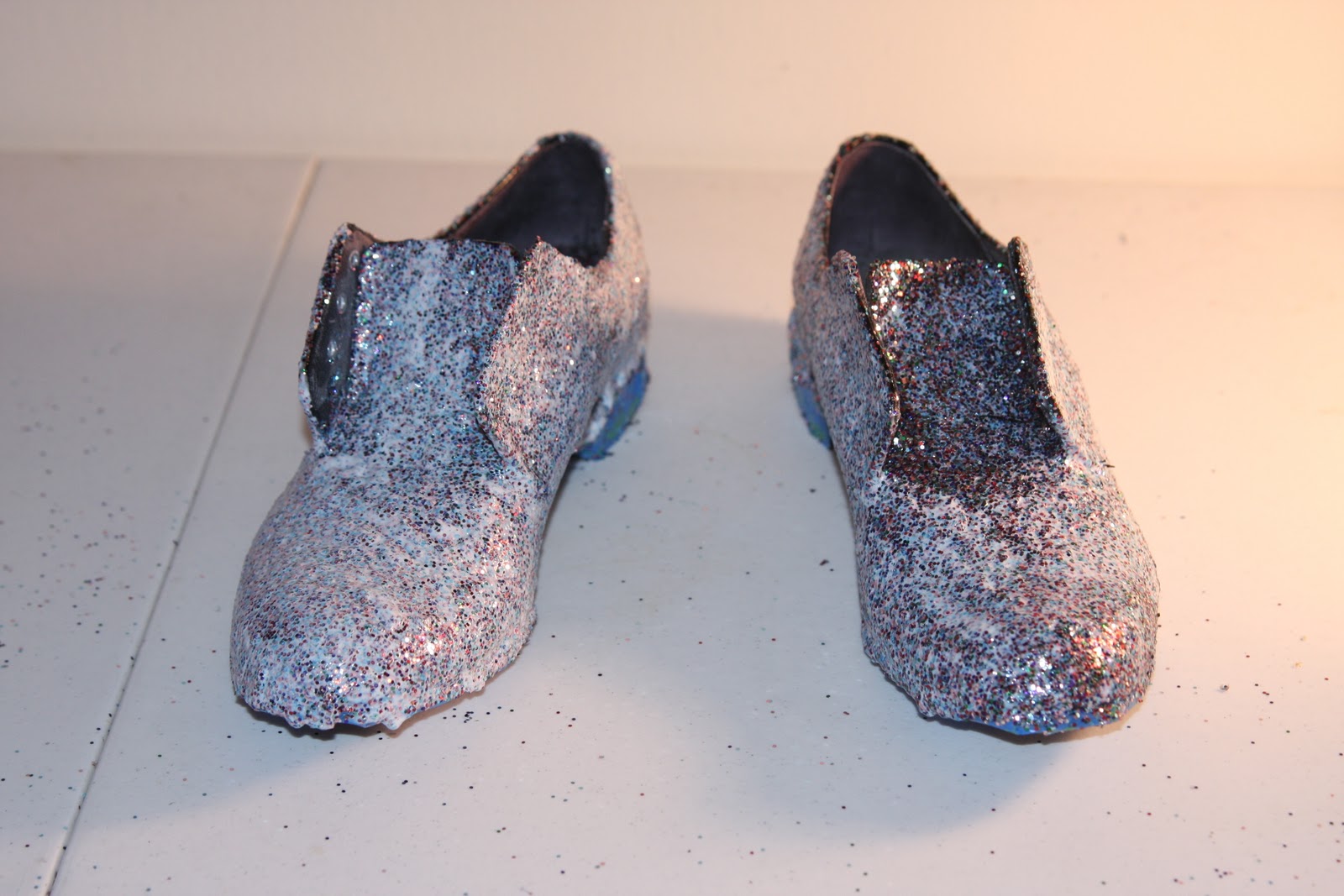 the DIY GLITTER SHOES