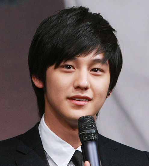 fashion top style: Korean Hairstyle For Men 2012
