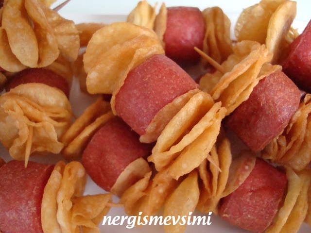 nergismevsimi SOSİSLİ KÜRDAN BÖREĞİ