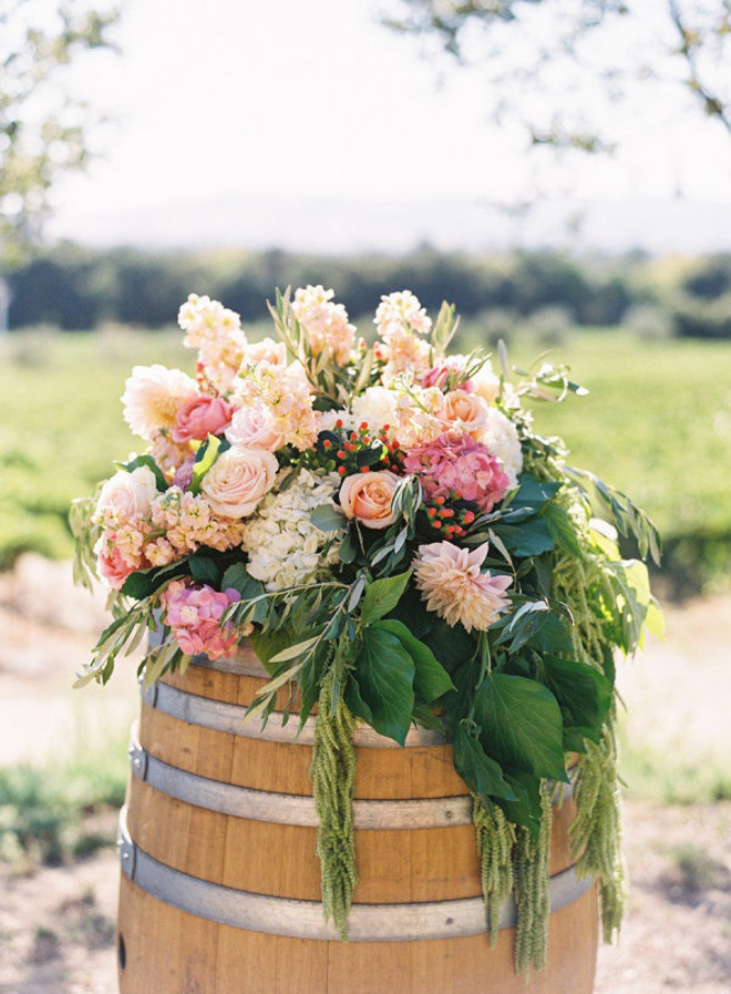 10 StealWorthy Flower Arrangements For Your Wedding Ceremony Belle