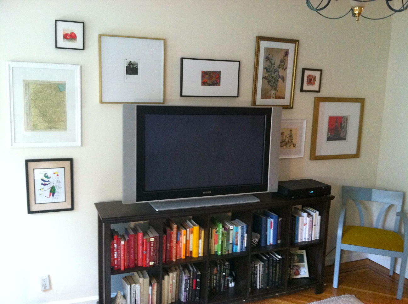 1201north Julie's Living Room TV Wall Art Gallery (After)