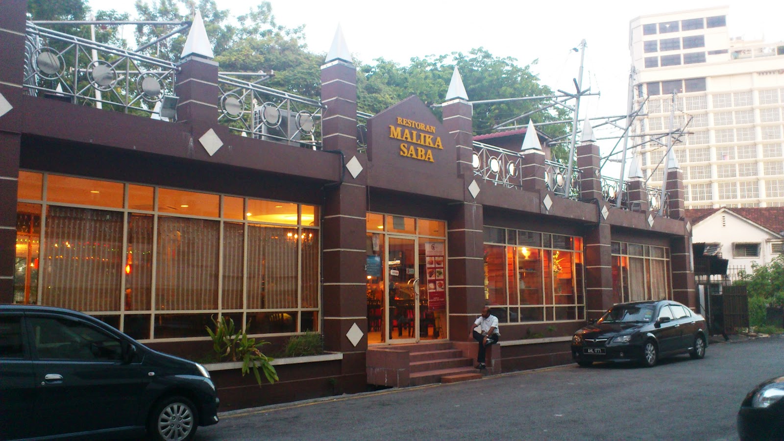 Menahumairaa Mahmud Sambut Hari Kelahiran Mak di Restoran Malika Saba