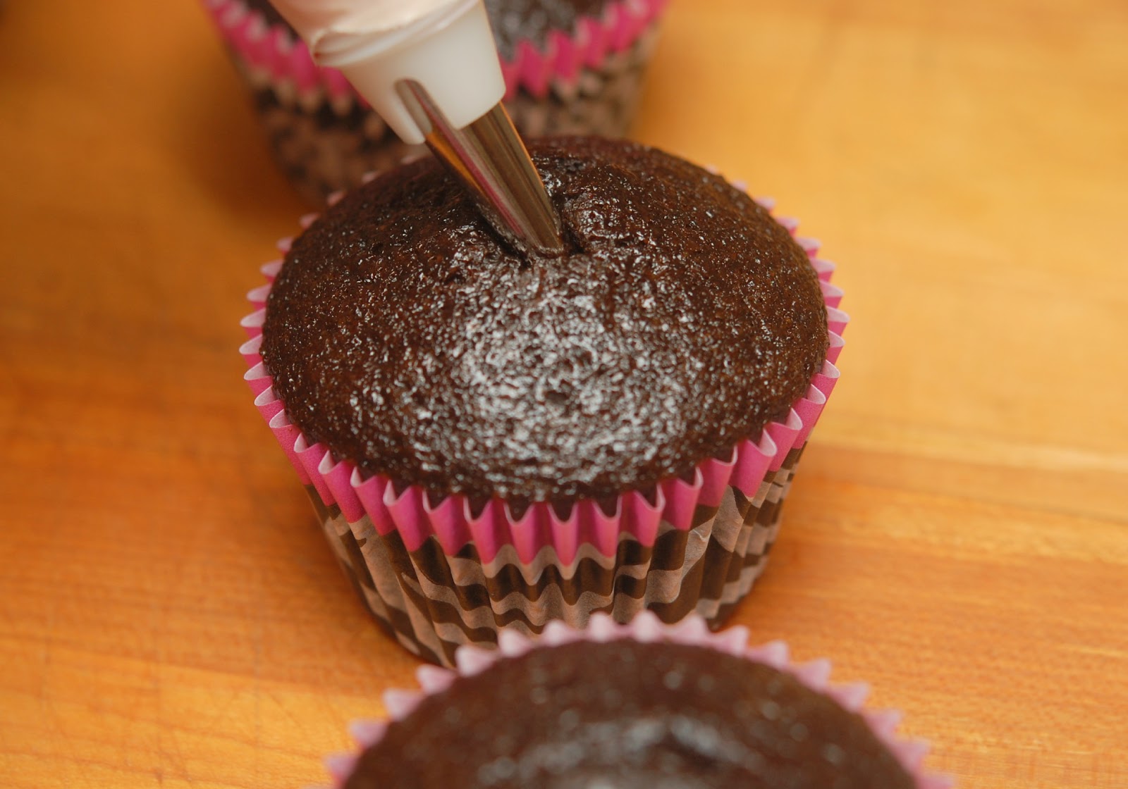 HOMEMADE COPYCAT HOSTESS CUPCAKES...ONLY YUMMIER!!! Hugs and Cookies XOXO