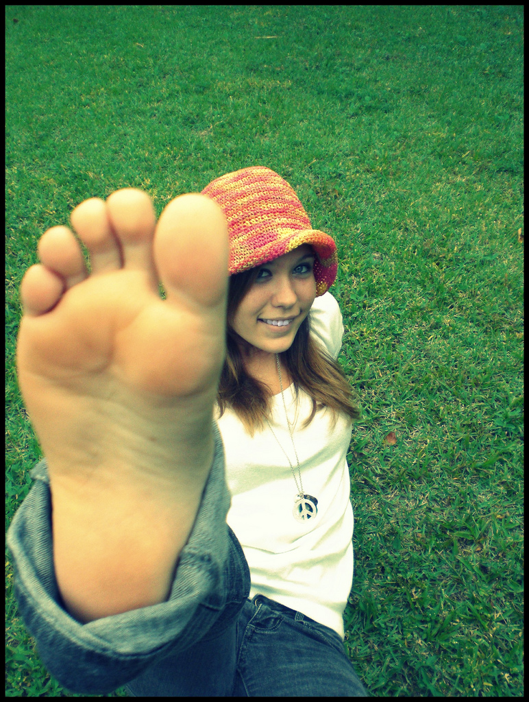 Showing beautiful teen feet tease pictures