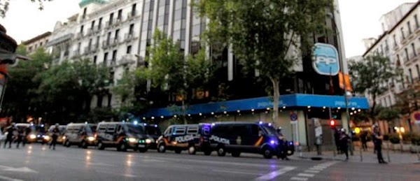 Empresario arruinado empotra coche sede PP Empresario arruinado empotra coche sede PP