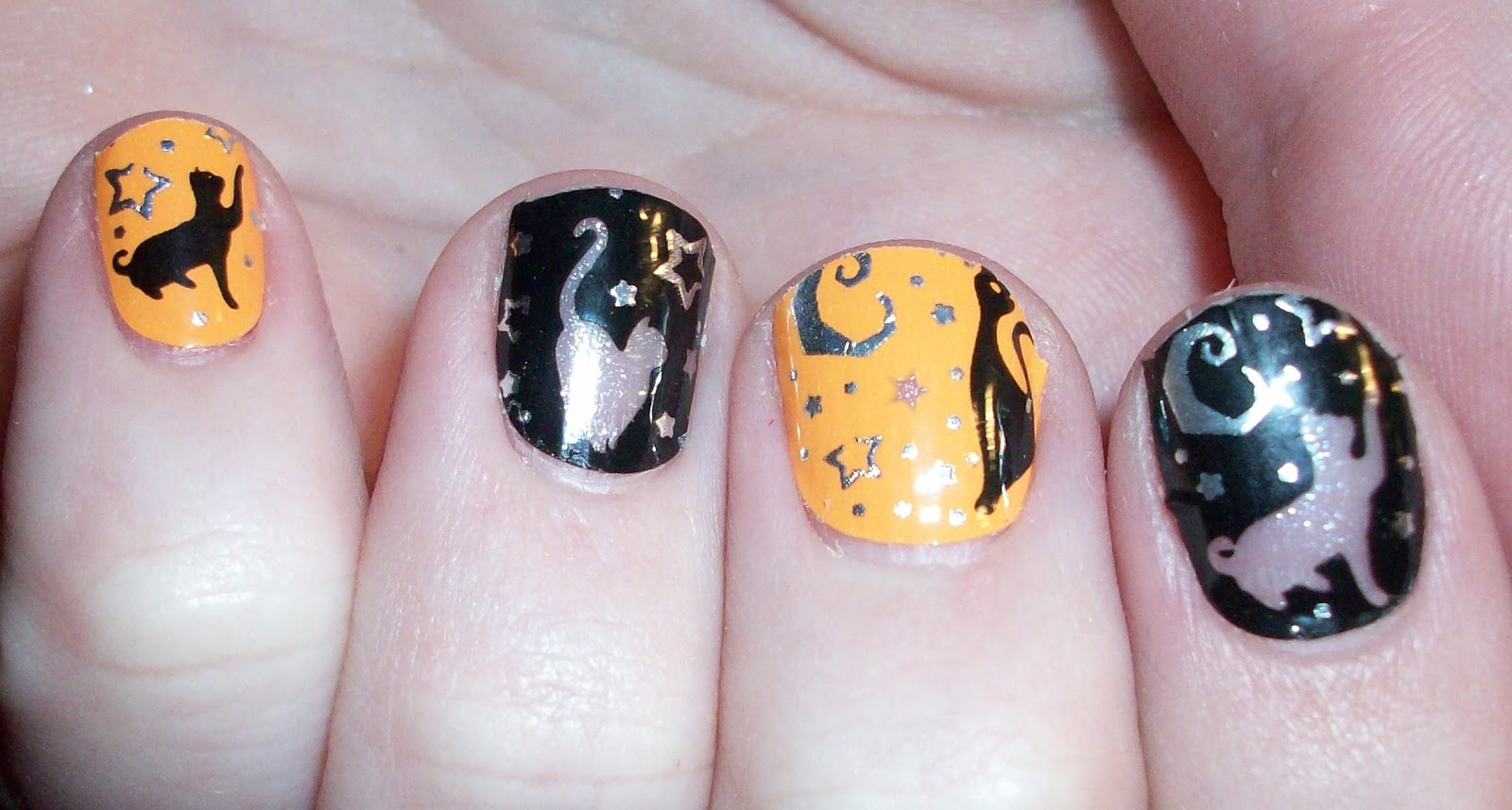 Luxury on the Lips Happy Halloween! & Kiss Nail Dress Halloween Nails
